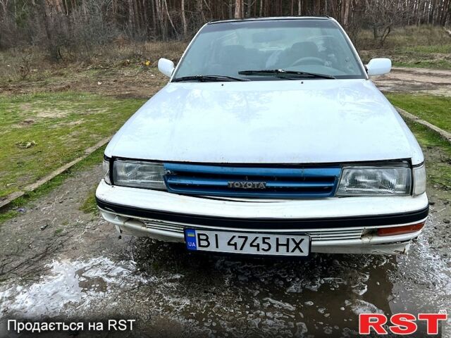 Белый Тойота Карина, объемом двигателя 2 л и пробегом 0 тыс. км за 800 $, фото 2 на Automoto.ua