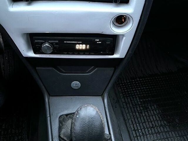 Белый Тойота Карина, объемом двигателя 2 л и пробегом 0 тыс. км за 800 $, фото 8 на Automoto.ua