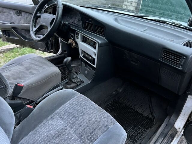 Білий Тойота Каріна, об'ємом двигуна 0 л та пробігом 512 тис. км за 800 $, фото 5 на Automoto.ua