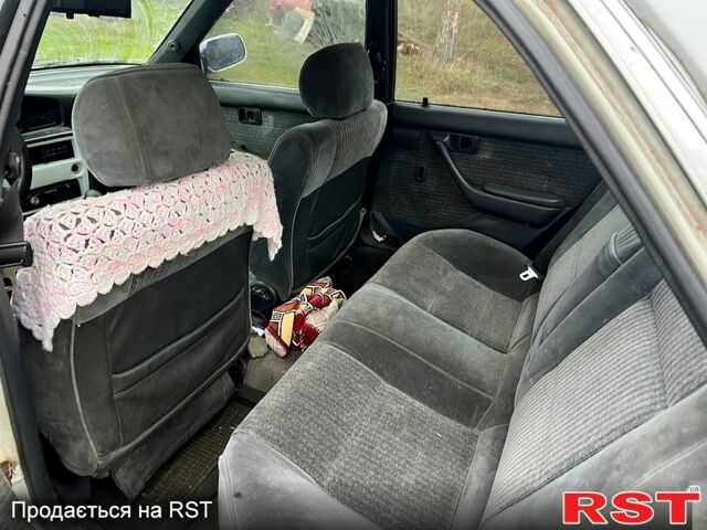 Белый Тойота Карина, объемом двигателя 2 л и пробегом 0 тыс. км за 800 $, фото 5 на Automoto.ua