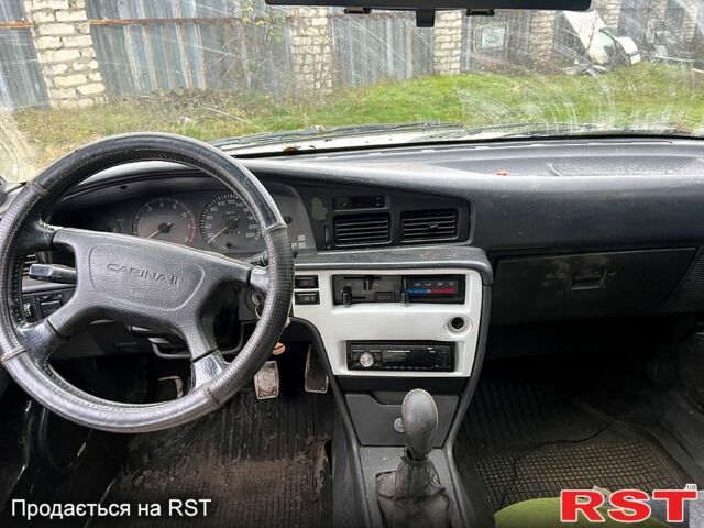 Белый Тойота Карина, объемом двигателя 2 л и пробегом 0 тыс. км за 800 $, фото 4 на Automoto.ua