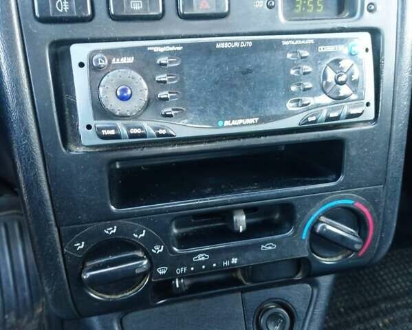 Белый Тойота Карина, объемом двигателя 1.62 л и пробегом 355 тыс. км за 2500 $, фото 7 на Automoto.ua