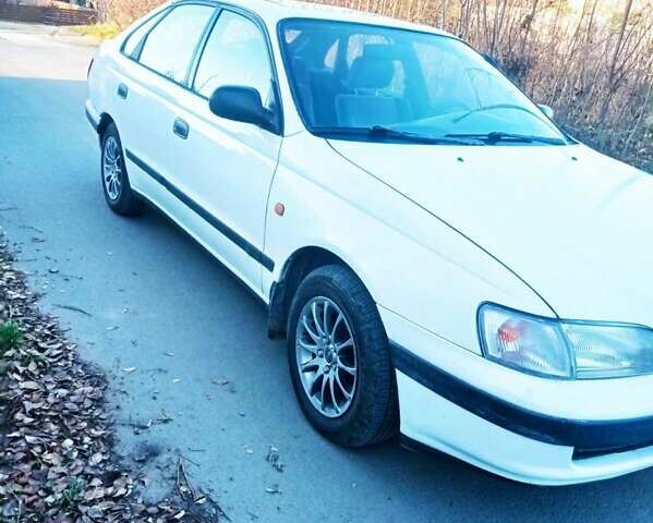 Белый Тойота Карина, объемом двигателя 1.62 л и пробегом 355 тыс. км за 2500 $, фото 1 на Automoto.ua