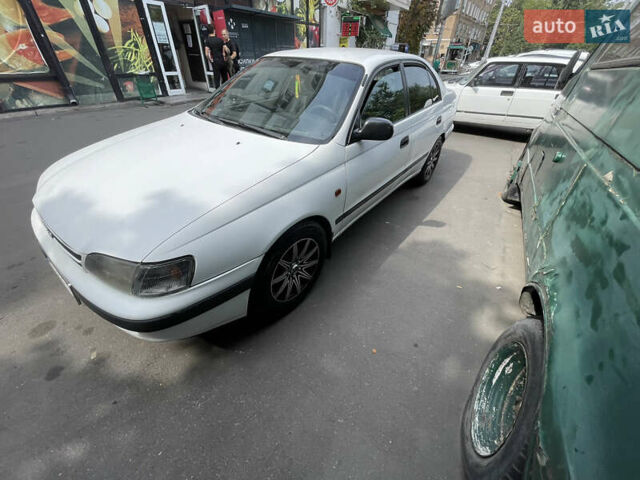 Белый Тойота Карина, объемом двигателя 1.6 л и пробегом 380 тыс. км за 4000 $, фото 1 на Automoto.ua
