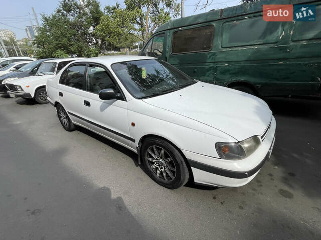 Белый Тойота Карина, объемом двигателя 1.6 л и пробегом 380 тыс. км за 4000 $, фото 2 на Automoto.ua