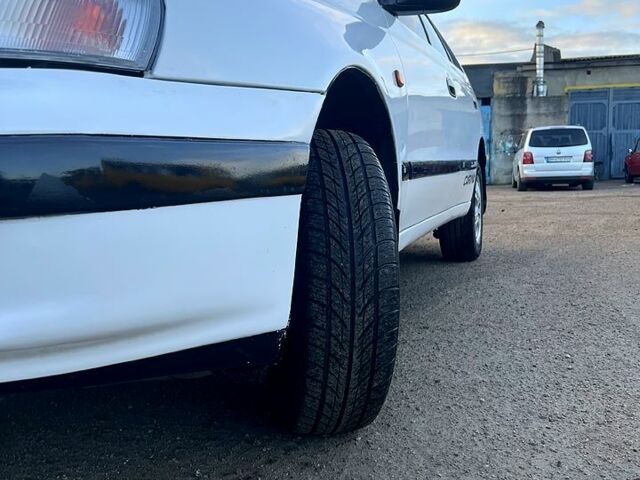 Білий Тойота Каріна, об'ємом двигуна 1.6 л та пробігом 515 тис. км за 4150 $, фото 1 на Automoto.ua