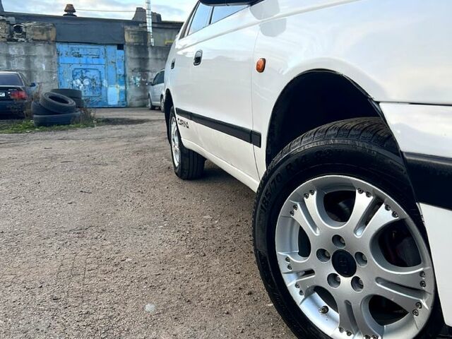 Білий Тойота Каріна, об'ємом двигуна 1.6 л та пробігом 515 тис. км за 4150 $, фото 2 на Automoto.ua