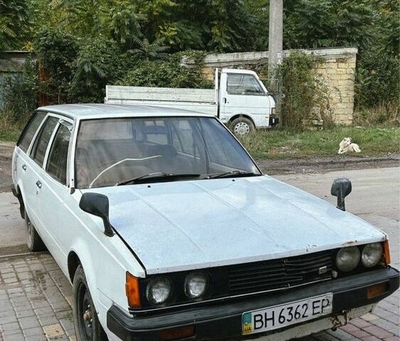 Белый Тойота Карина, объемом двигателя 2 л и пробегом 145 тыс. км за 600 $, фото 1 на Automoto.ua