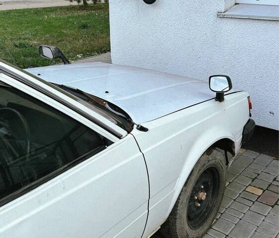 Белый Тойота Карина, объемом двигателя 2 л и пробегом 145 тыс. км за 600 $, фото 6 на Automoto.ua