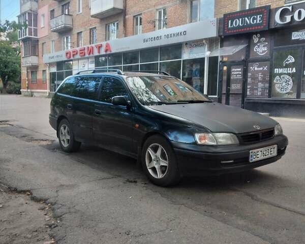 Чорний Тойота Каріна, об'ємом двигуна 1.8 л та пробігом 300 тис. км за 3500 $, фото 2 на Automoto.ua