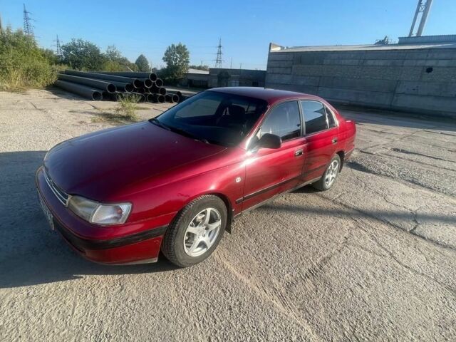 Красный Тойота Карина, объемом двигателя 2 л и пробегом 320 тыс. км за 3500 $, фото 1 на Automoto.ua