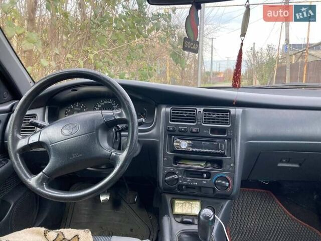 Красный Тойота Карина, объемом двигателя 1.76 л и пробегом 428 тыс. км за 2800 $, фото 3 на Automoto.ua