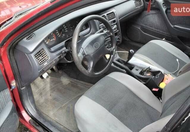 Красный Тойота Карина, объемом двигателя 1.76 л и пробегом 428 тыс. км за 2800 $, фото 11 на Automoto.ua
