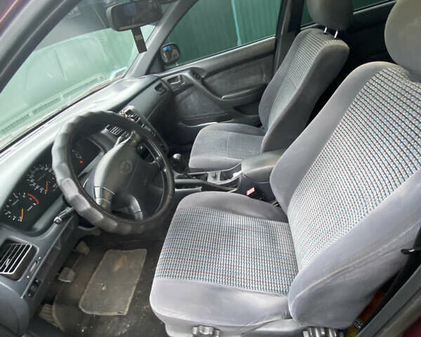 Червоний Тойота Каріна, об'ємом двигуна 1.6 л та пробігом 260 тис. км за 2100 $, фото 5 на Automoto.ua