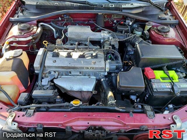 Красный Тойота Карина, объемом двигателя 1.8 л и пробегом 344 тыс. км за 3100 $, фото 4 на Automoto.ua