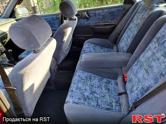 Красный Тойота Карина, объемом двигателя 1.8 л и пробегом 344 тыс. км за 3100 $, фото 6 на Automoto.ua