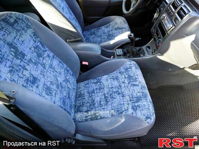 Красный Тойота Карина, объемом двигателя 1.8 л и пробегом 344 тыс. км за 3100 $, фото 5 на Automoto.ua