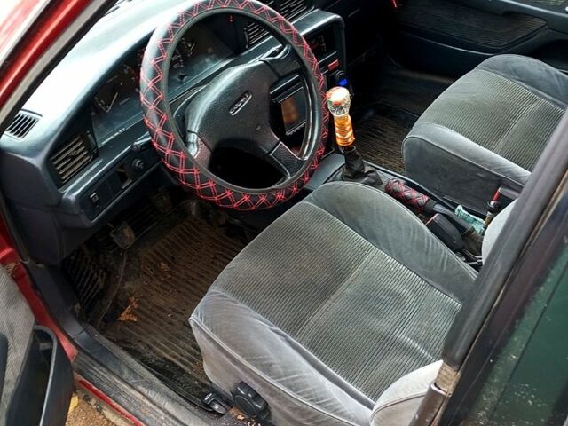 Тойота Каріна, об'ємом двигуна 1.6 л та пробігом 100 тис. км за 1800 $, фото 4 на Automoto.ua