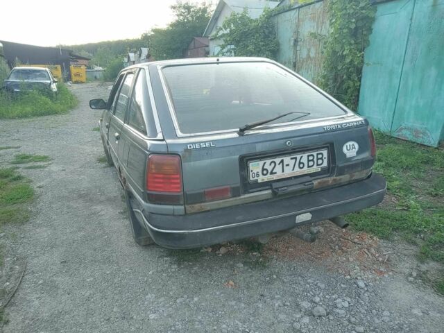 Серый Тойота Карина, объемом двигателя 2 л и пробегом 437 тыс. км за 721 $, фото 5 на Automoto.ua