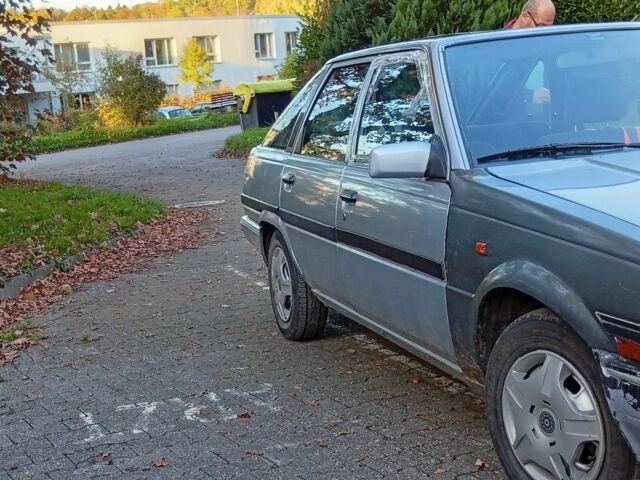 Сірий Тойота Каріна, об'ємом двигуна 2 л та пробігом 236 тис. км за 2638 $, фото 5 на Automoto.ua