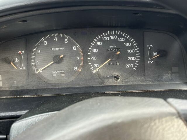 Серый Тойота Карина, объемом двигателя 1.6 л и пробегом 220 тыс. км за 1300 $, фото 8 на Automoto.ua