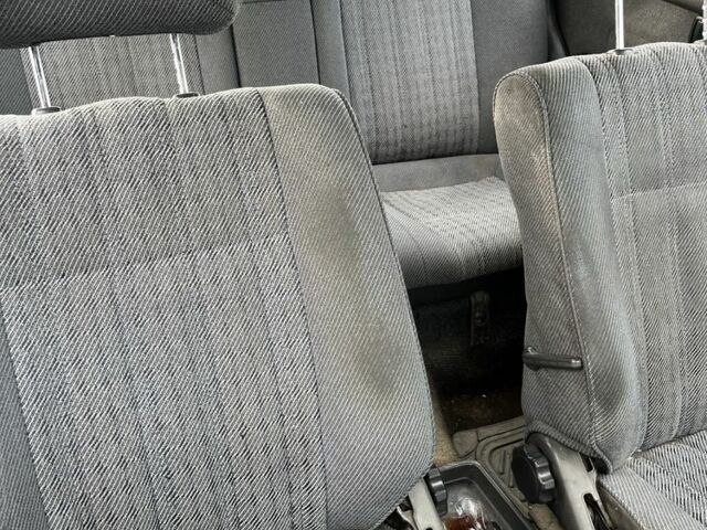 Серый Тойота Карина, объемом двигателя 1.6 л и пробегом 220 тыс. км за 1300 $, фото 7 на Automoto.ua