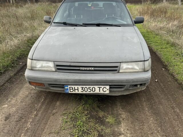 Серый Тойота Карина, объемом двигателя 1.6 л и пробегом 220 тыс. км за 1300 $, фото 1 на Automoto.ua