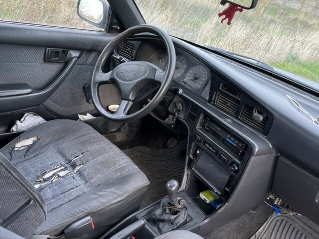 Серый Тойота Карина, объемом двигателя 1.6 л и пробегом 220 тыс. км за 1300 $, фото 5 на Automoto.ua