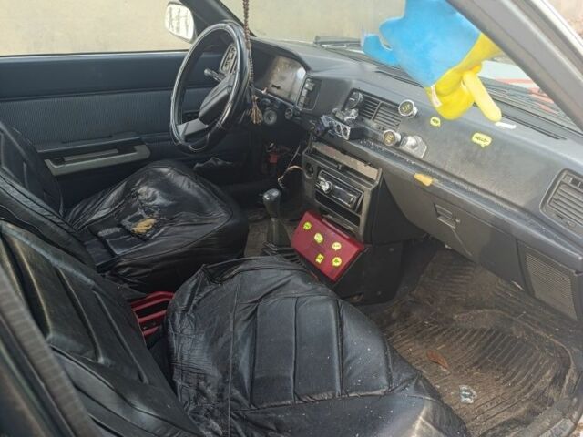 Серый Тойота Карина, объемом двигателя 0 л и пробегом 590 тыс. км за 650 $, фото 3 на Automoto.ua