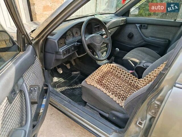 Серый Тойота Карина, объемом двигателя 1.98 л и пробегом 280 тыс. км за 2000 $, фото 9 на Automoto.ua