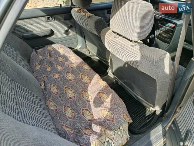 Серый Тойота Карина, объемом двигателя 1.98 л и пробегом 280 тыс. км за 2000 $, фото 7 на Automoto.ua