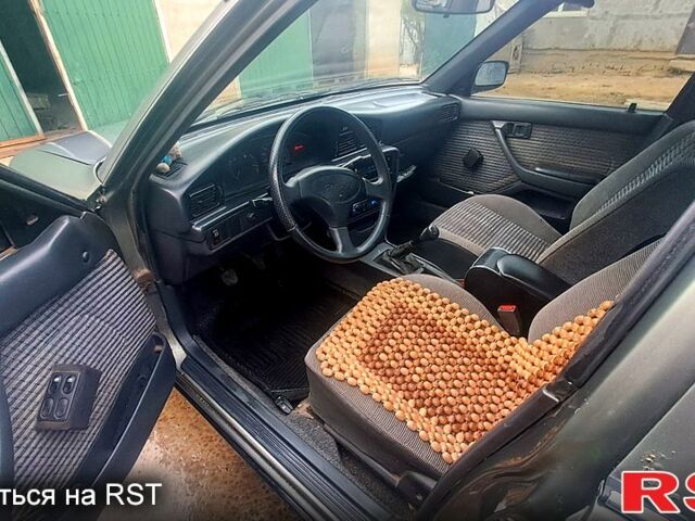 Серый Тойота Карина, объемом двигателя 2 л и пробегом 268 тыс. км за 2300 $, фото 5 на Automoto.ua