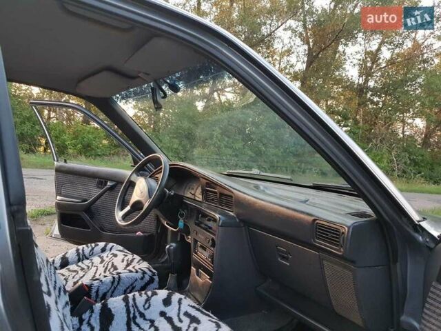 Серый Тойота Карина, объемом двигателя 1.59 л и пробегом 185 тыс. км за 1800 $, фото 4 на Automoto.ua