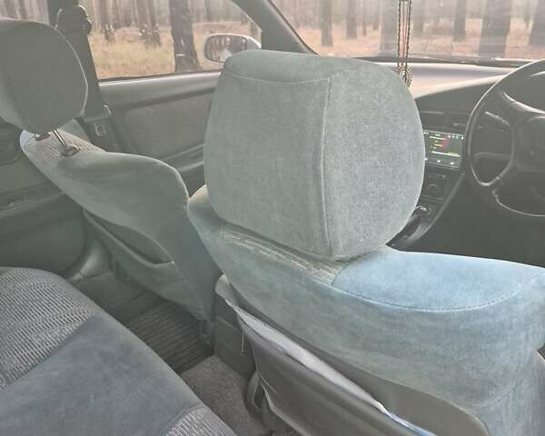 Серый Тойота Карина, объемом двигателя 2 л и пробегом 304 тыс. км за 3000 $, фото 2 на Automoto.ua