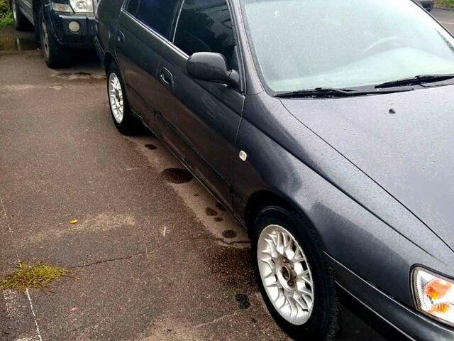 Серый Тойота Карина, объемом двигателя 2 л и пробегом 350 тыс. км за 1300 $, фото 1 на Automoto.ua