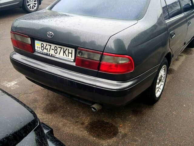 Серый Тойота Карина, объемом двигателя 2 л и пробегом 350 тыс. км за 1300 $, фото 2 на Automoto.ua