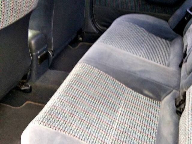 Серый Тойота Карина, объемом двигателя 2 л и пробегом 350 тыс. км за 1300 $, фото 3 на Automoto.ua