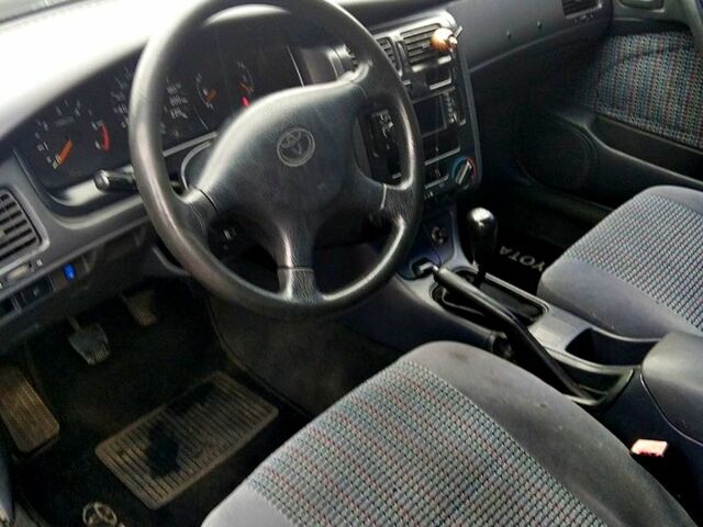 Серый Тойота Карина, объемом двигателя 2 л и пробегом 350 тыс. км за 1300 $, фото 4 на Automoto.ua