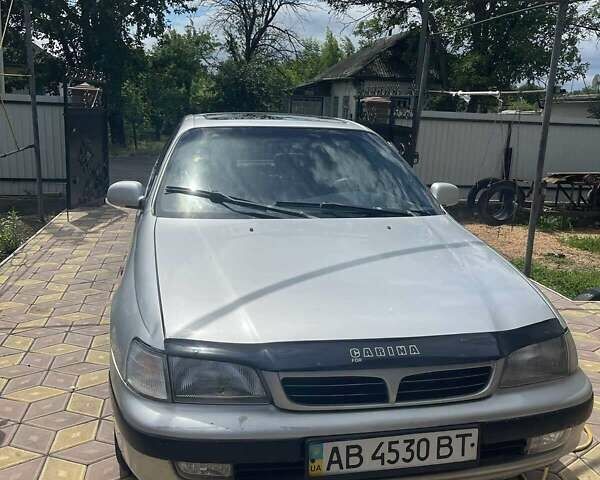 Сірий Тойота Каріна, об'ємом двигуна 1.6 л та пробігом 395 тис. км за 3000 $, фото 2 на Automoto.ua