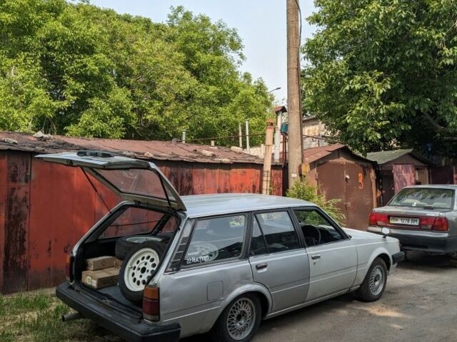 Серый Тойота Карина, объемом двигателя 1.8 л и пробегом 240 тыс. км за 1700 $, фото 1 на Automoto.ua