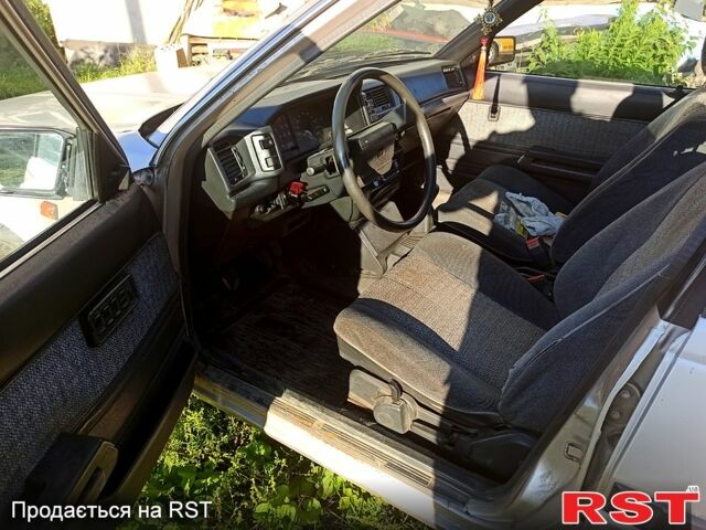 Серый Тойота Карина, объемом двигателя 1.6 л и пробегом 230 тыс. км за 560 $, фото 2 на Automoto.ua