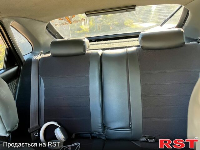 Зеленый Тойота Карина, объемом двигателя 2 л и пробегом 417 тыс. км за 2000 $, фото 7 на Automoto.ua