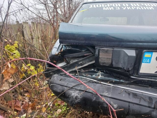 Зеленый Тойота Карина, объемом двигателя 2 л и пробегом 270 тыс. км за 1150 $, фото 6 на Automoto.ua