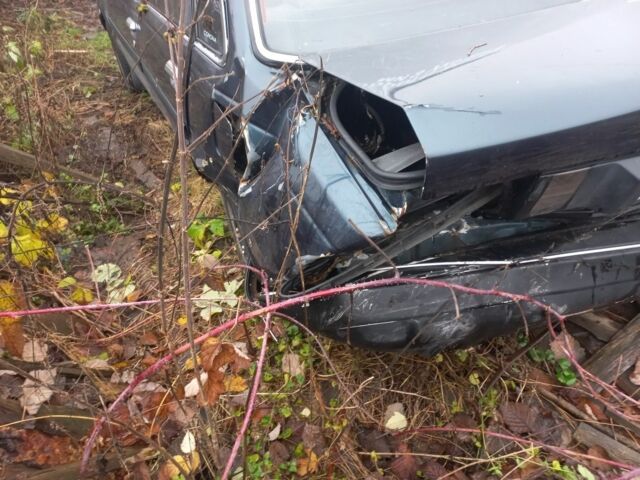 Зеленый Тойота Карина, объемом двигателя 2 л и пробегом 270 тыс. км за 1150 $, фото 8 на Automoto.ua