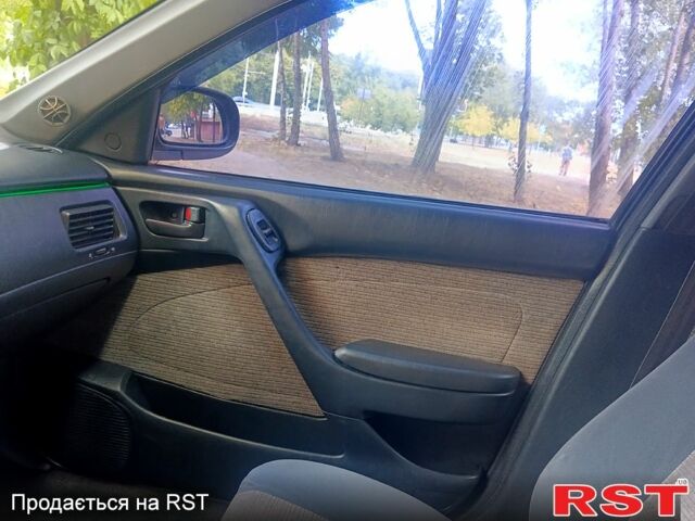 Зелений Тойота Каріна, об'ємом двигуна 1.6 л та пробігом 400 тис. км за 2000 $, фото 12 на Automoto.ua