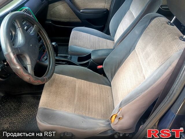 Зелений Тойота Каріна, об'ємом двигуна 1.6 л та пробігом 400 тис. км за 2000 $, фото 11 на Automoto.ua