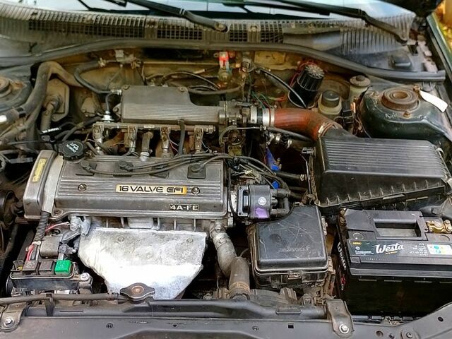 Зелений Тойота Каріна, об'ємом двигуна 1.6 л та пробігом 438 тис. км за 2000 $, фото 6 на Automoto.ua