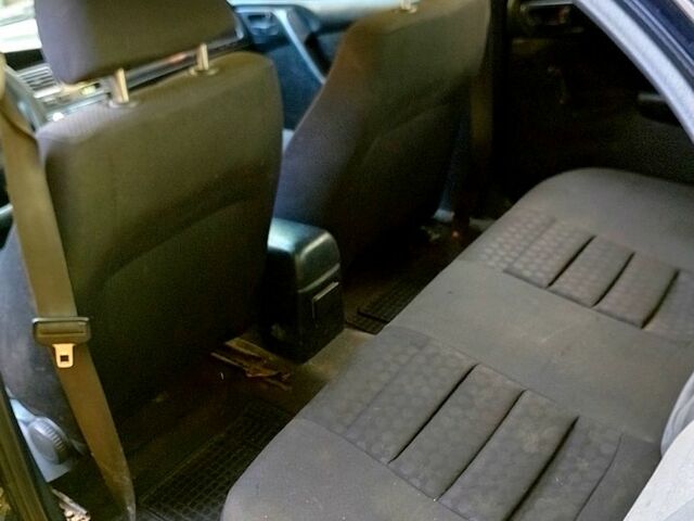 Зелений Тойота Каріна, об'ємом двигуна 1.6 л та пробігом 438 тис. км за 2000 $, фото 4 на Automoto.ua