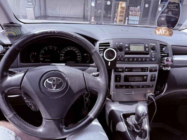 Бежевий Тойота Королла Версо, об'ємом двигуна 2 л та пробігом 318 тис. км за 2950 $, фото 12 на Automoto.ua