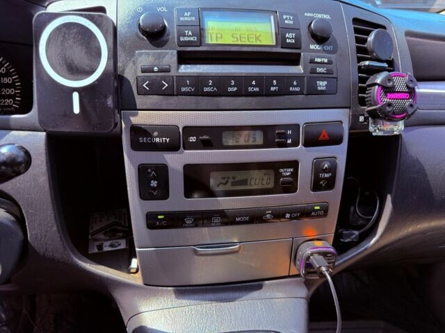 Бежевий Тойота Королла Версо, об'ємом двигуна 2 л та пробігом 318 тис. км за 2950 $, фото 10 на Automoto.ua